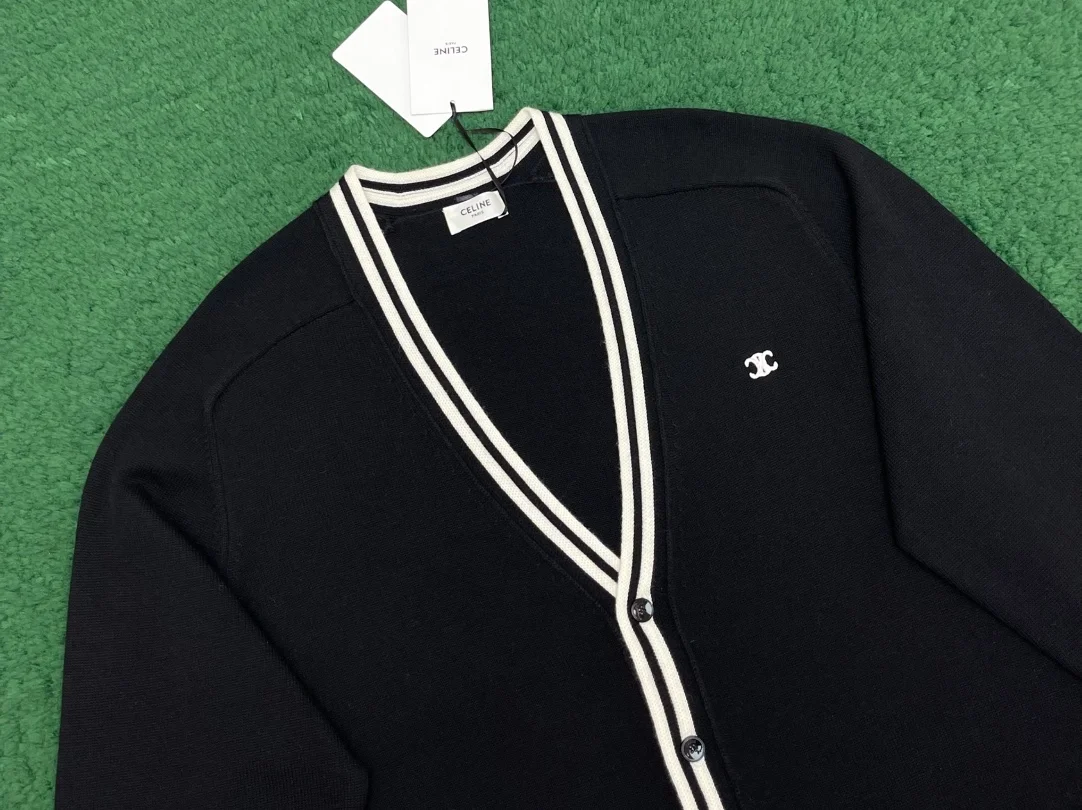 셀린느 트리옹프 가디건 블랙