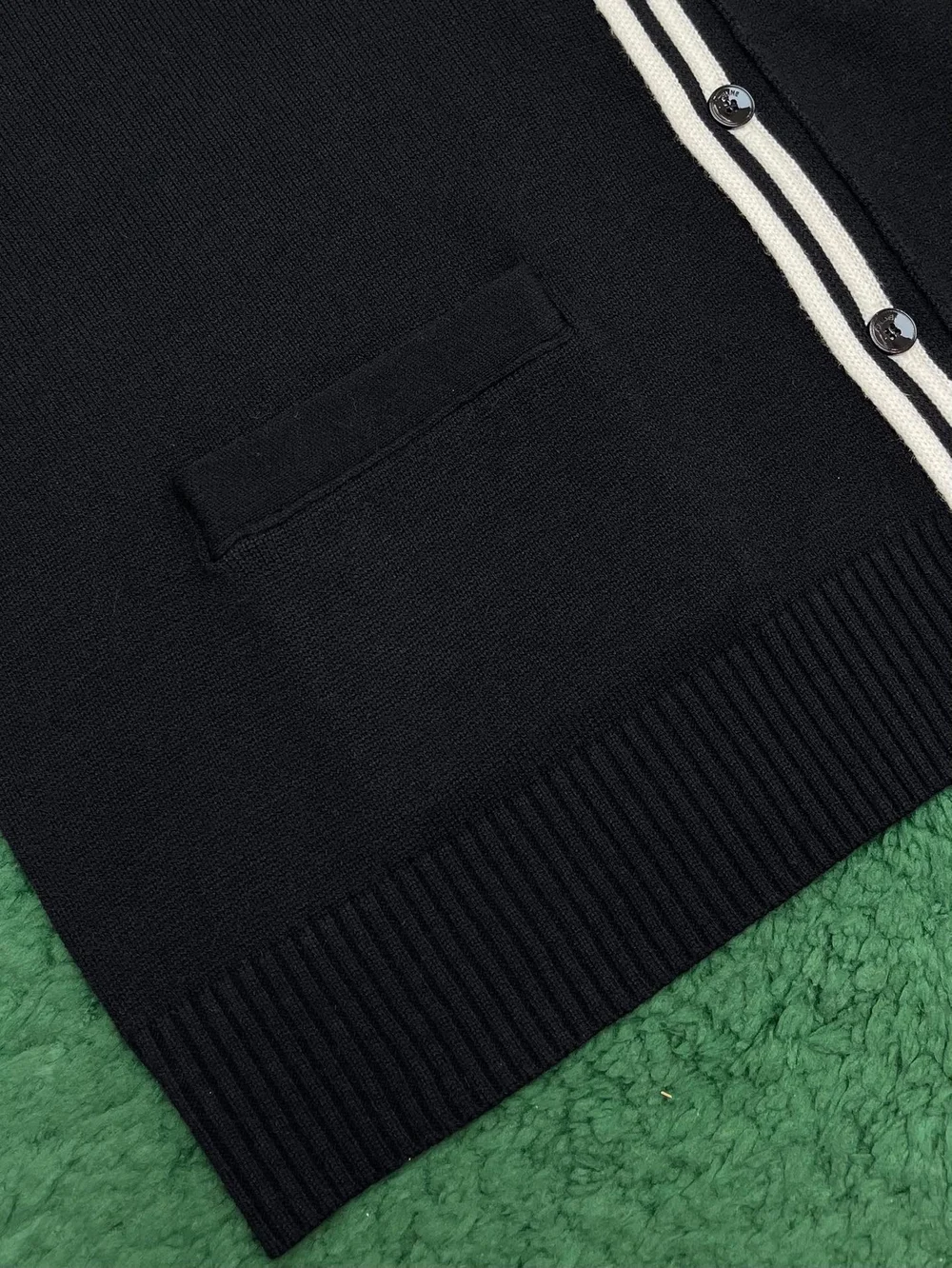 셀린느 트리옹프 가디건 블랙