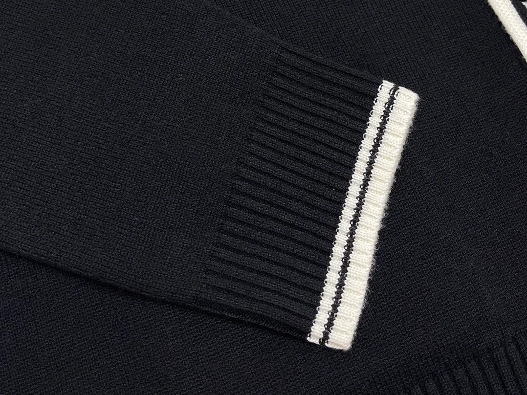 셀린느 트리옹프 가디건 블랙