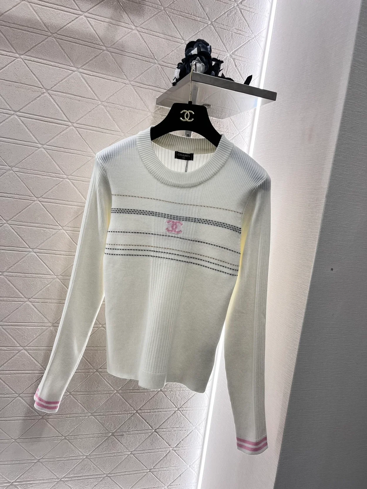 샤넬 엠브로이디드 크루넥 니트 아이보리