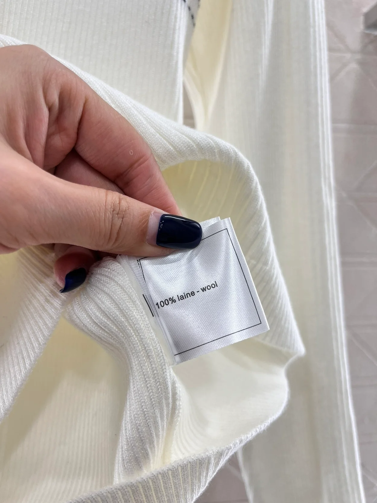 샤넬 엠브로이디드 크루넥 니트 아이보리