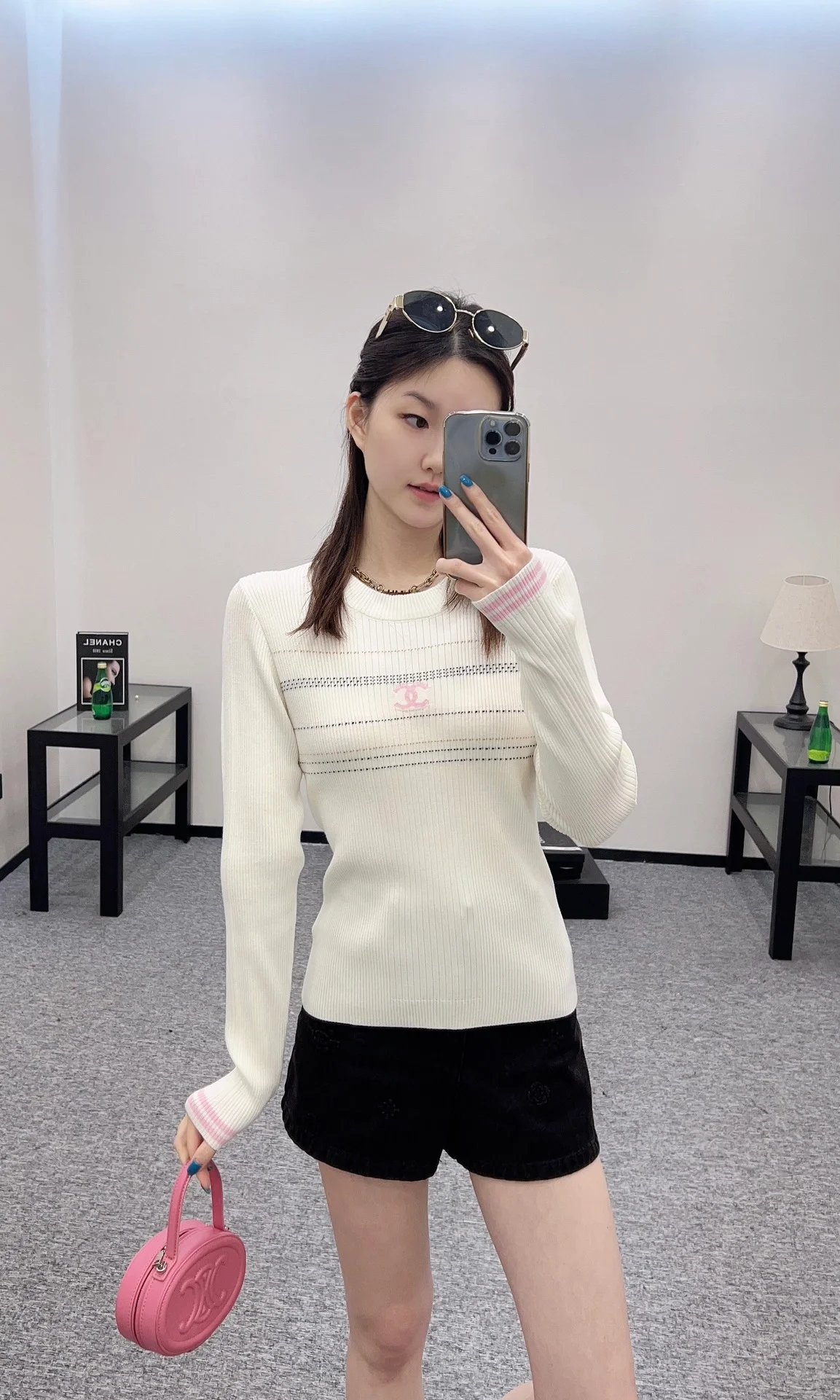 샤넬 엠브로이디드 크루넥 니트 아이보리