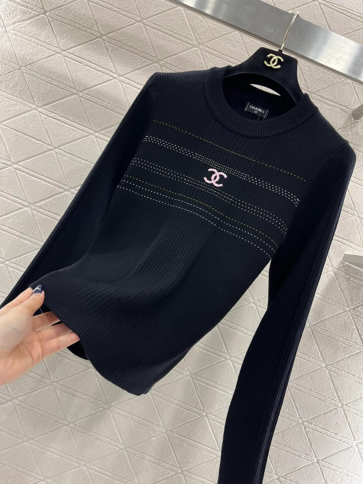 샤넬 엠브로이디드 크루넥 니트 블랙