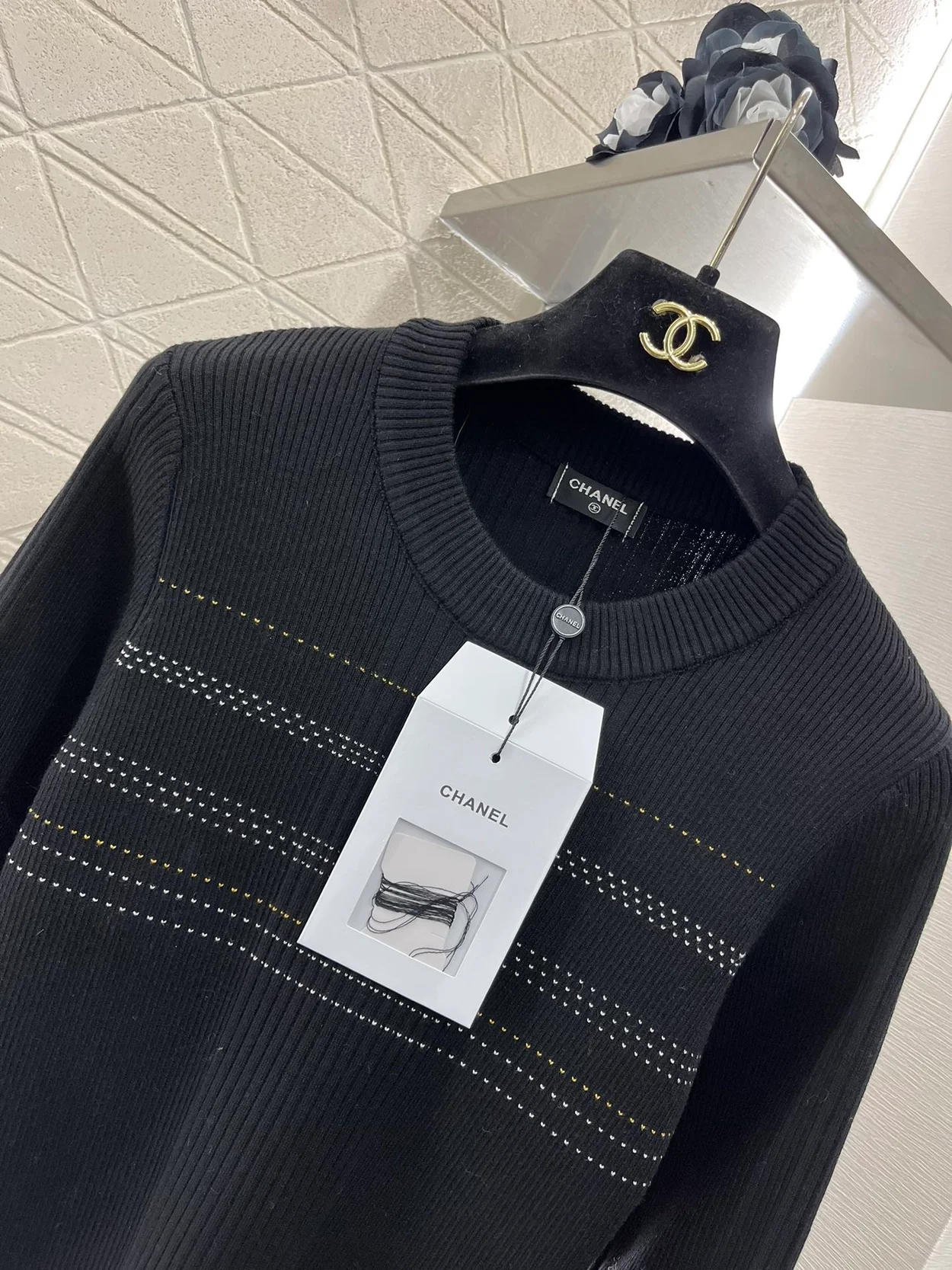샤넬 엠브로이디드 크루넥 니트 블랙