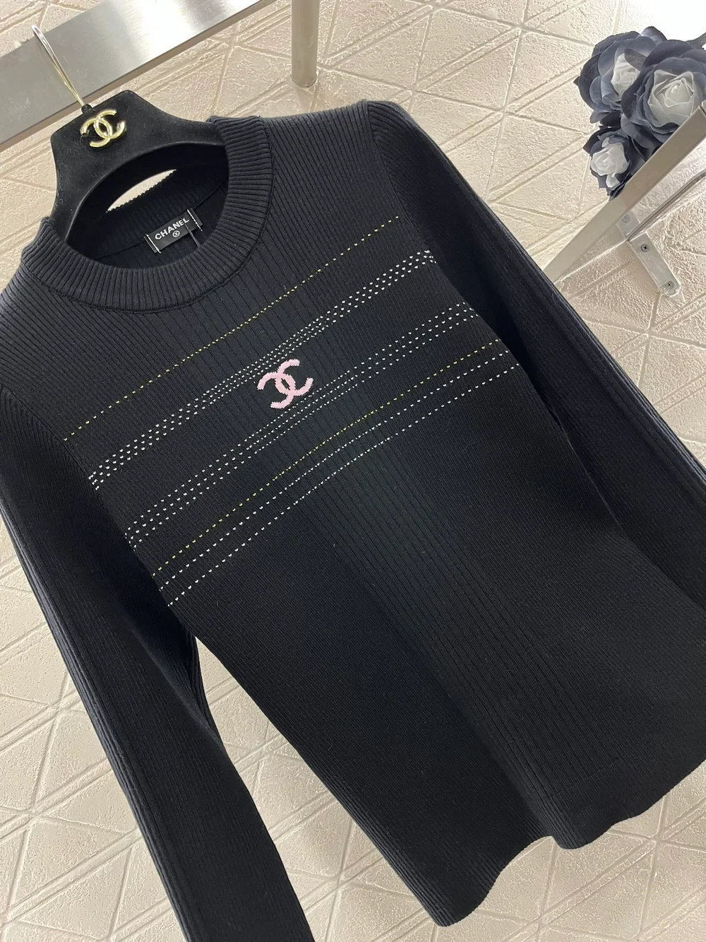 샤넬 엠브로이디드 크루넥 니트 블랙