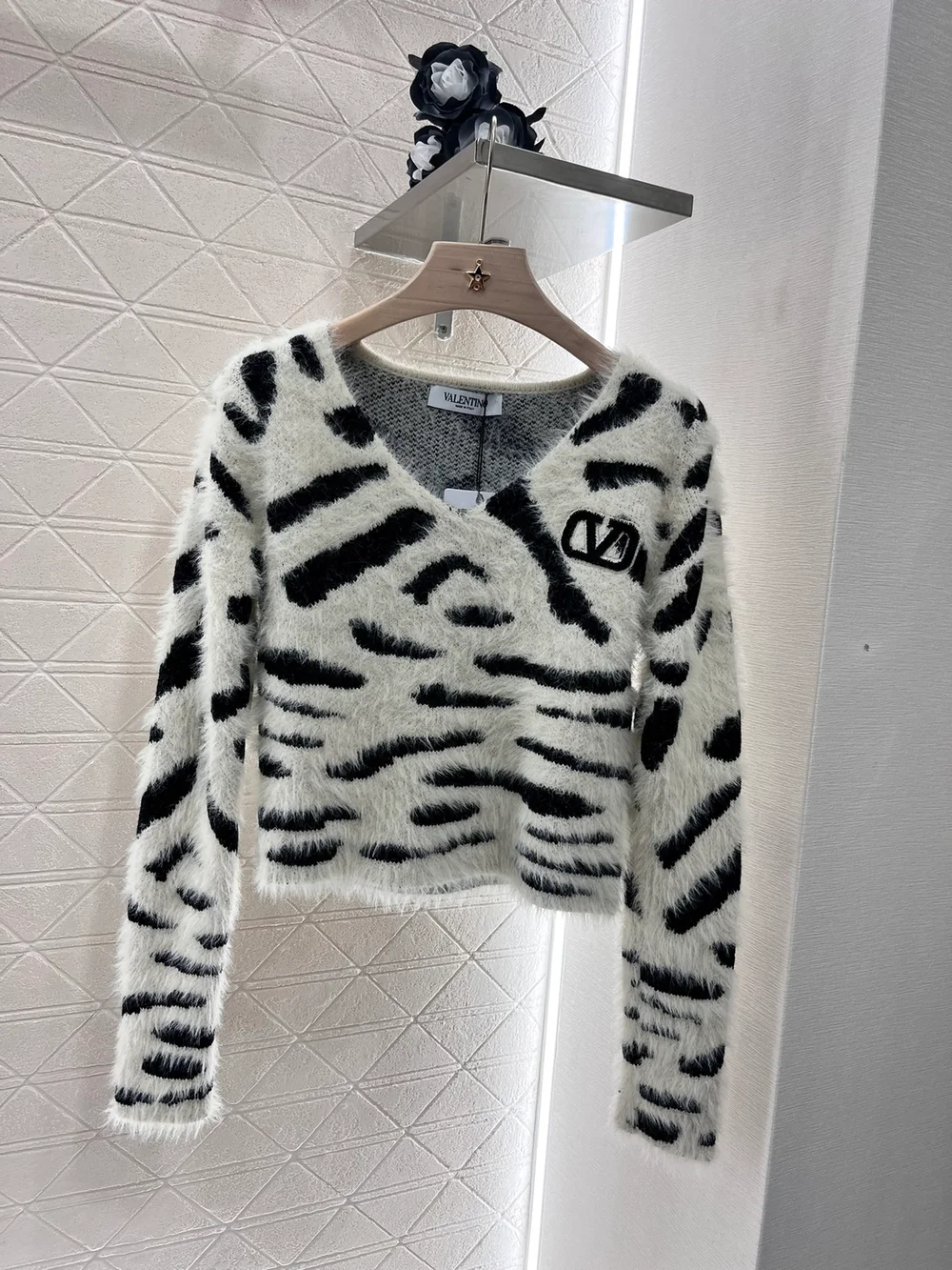 발렌티노 브이넥 풀오버 스웨터