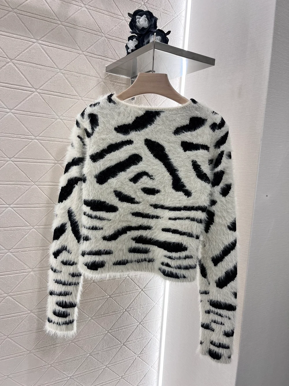 발렌티노 브이넥 풀오버 스웨터