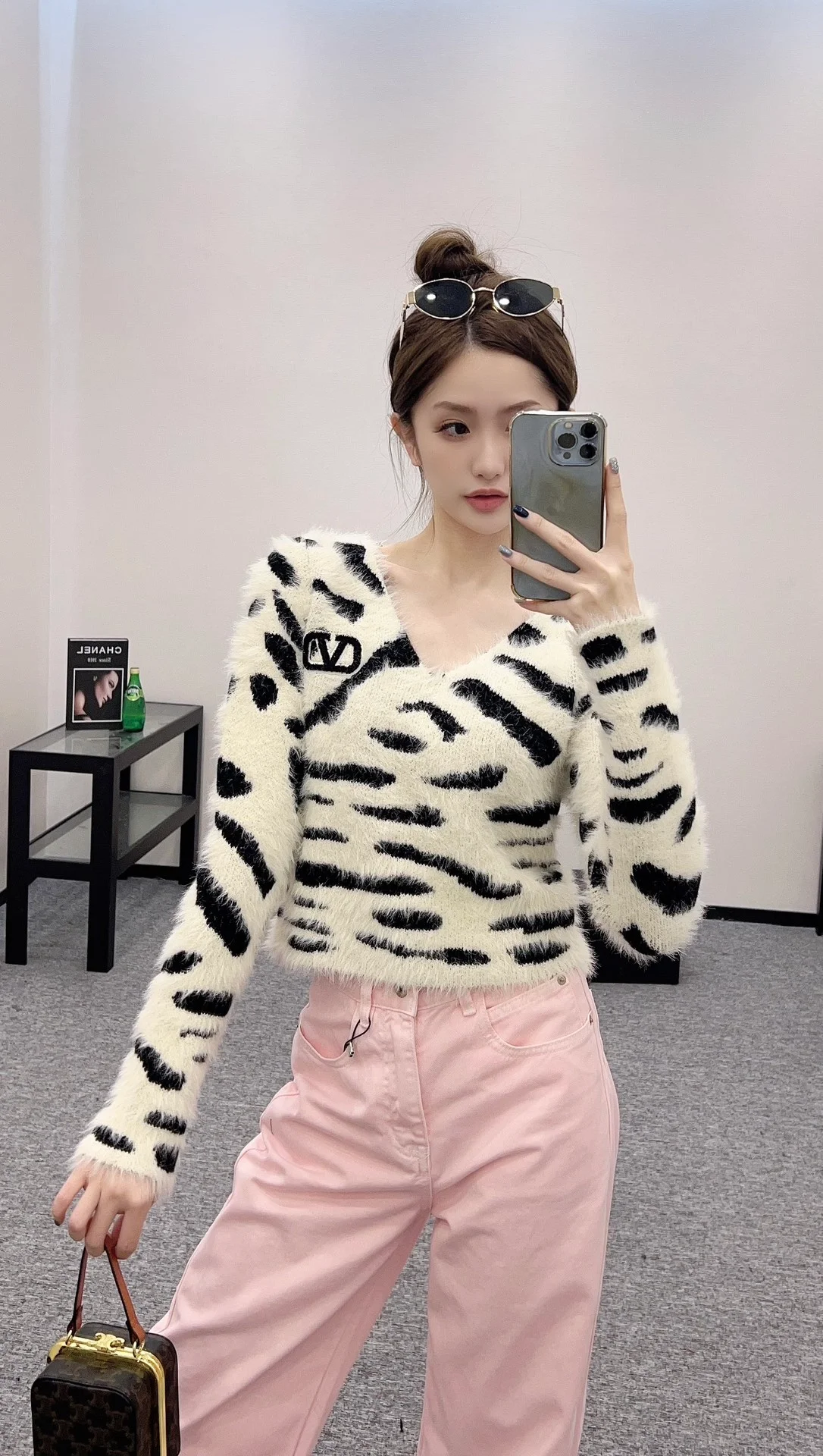 발렌티노 브이넥 풀오버 스웨터