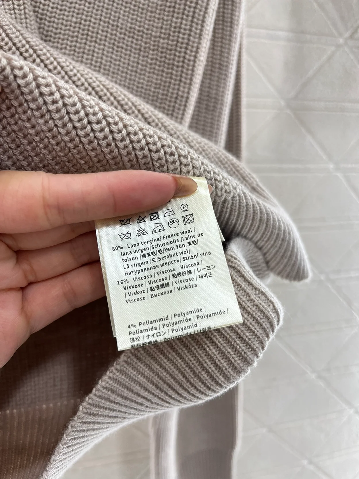 펜디 울 스웨터