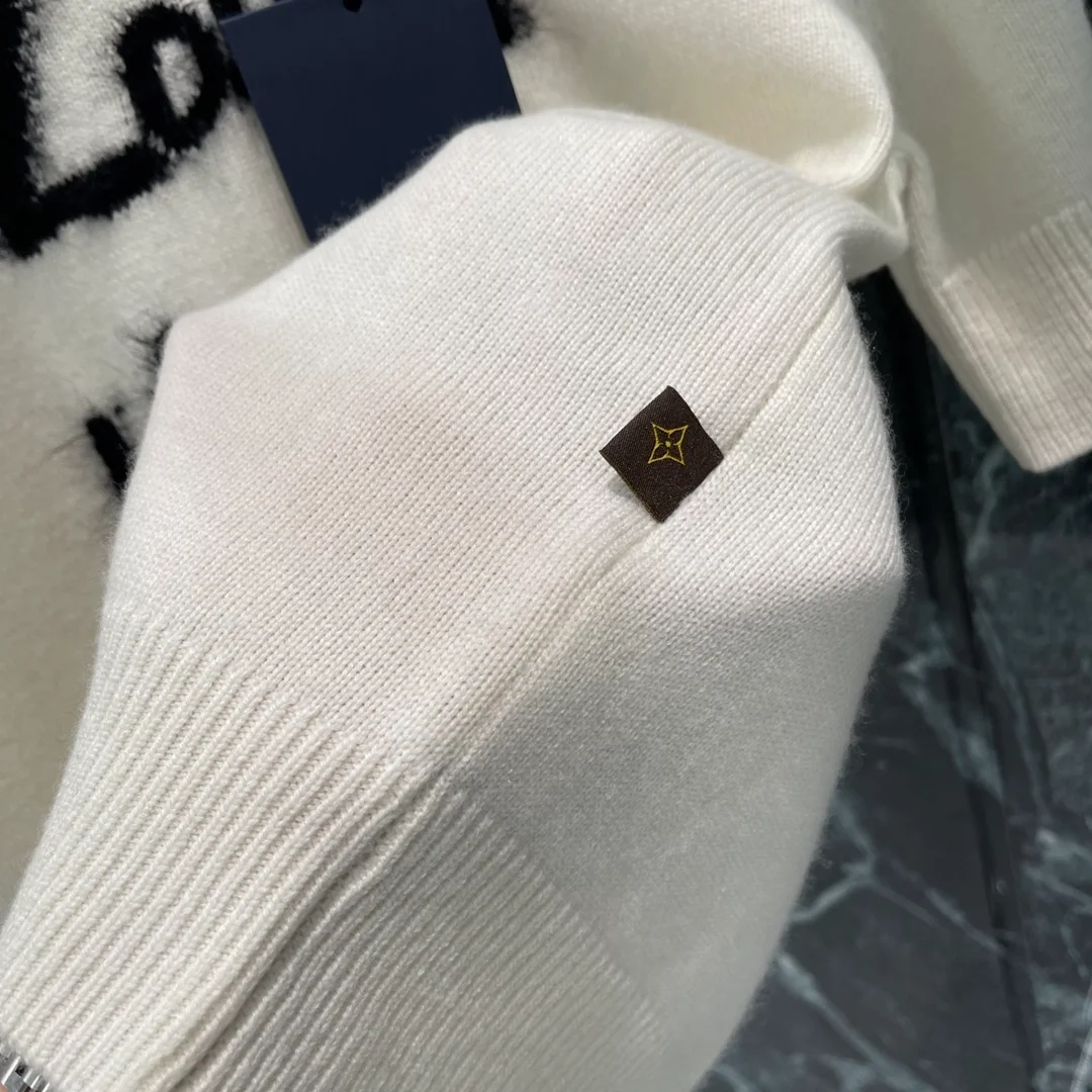 루이비통 브러쉬드 니트 탑 1AGBXZ