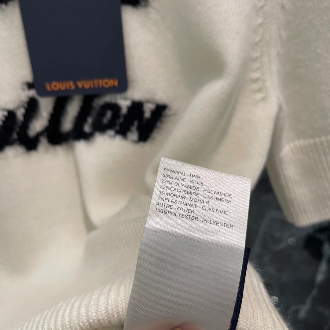 루이비통 브러쉬드 니트 탑 1AGBXZ
