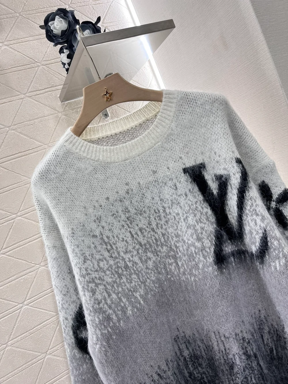 루이비통 그라디언트 크루넥 니트 풀오버