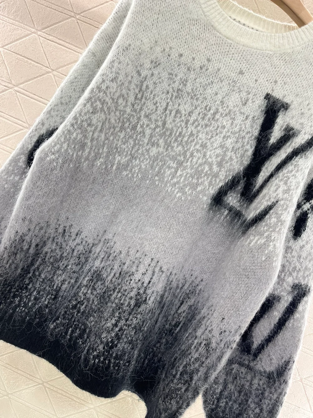 루이비통 그라디언트 크루넥 니트 풀오버