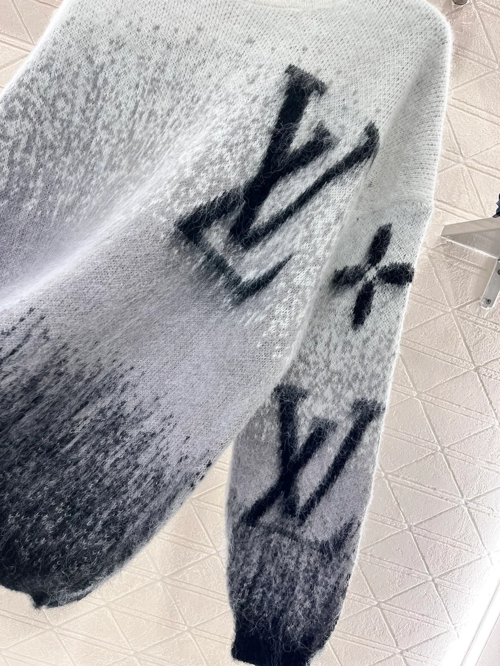 루이비통 그라디언트 크루넥 니트 풀오버