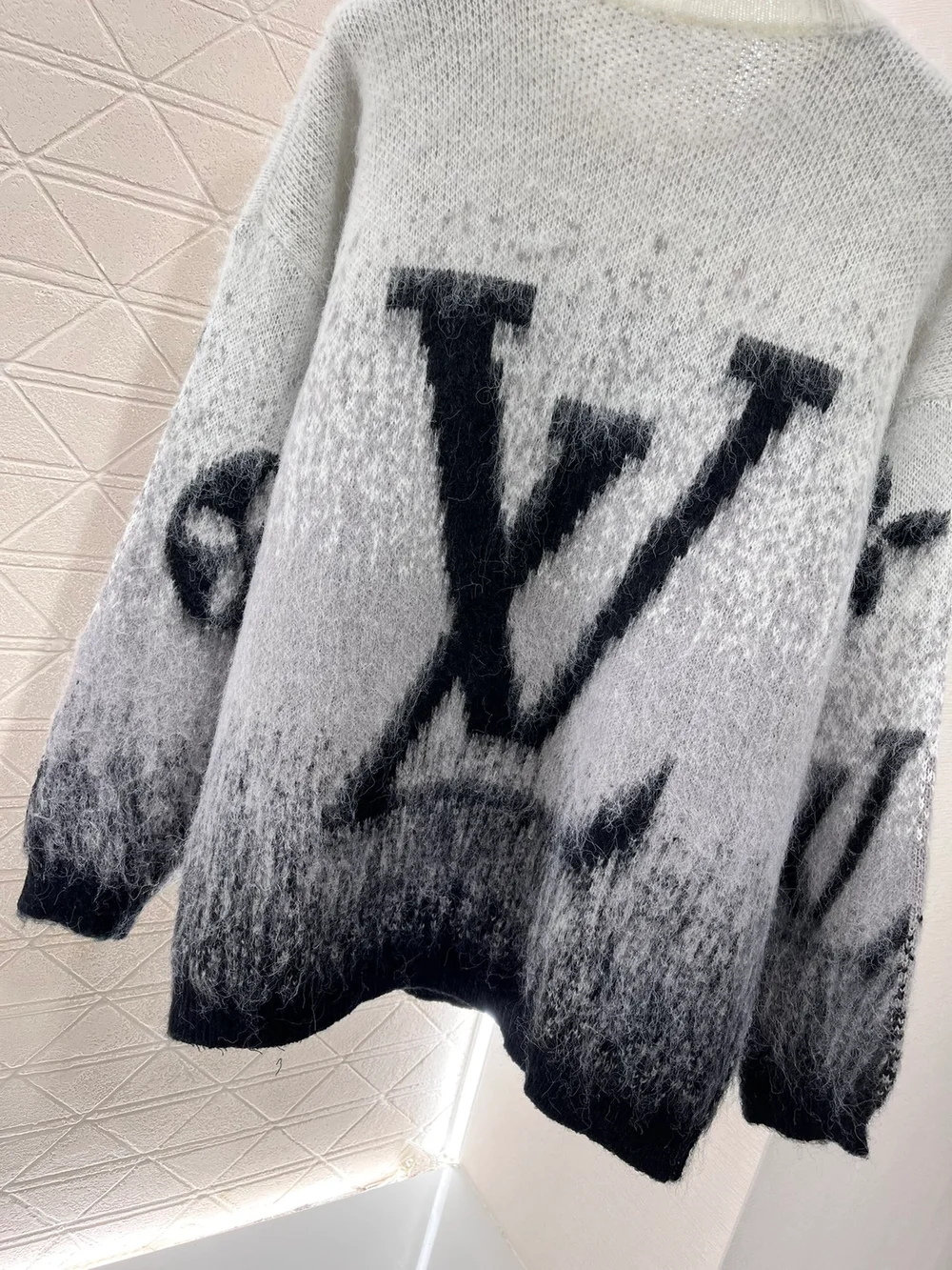 루이비통 그라디언트 크루넥 니트 풀오버