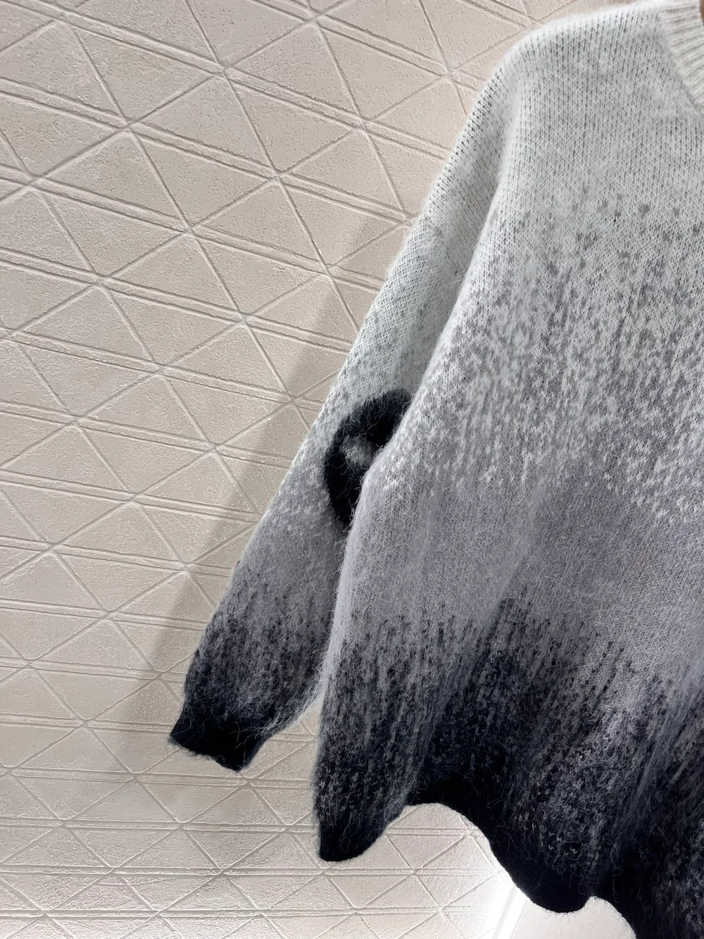 루이비통 그라디언트 크루넥 니트 풀오버