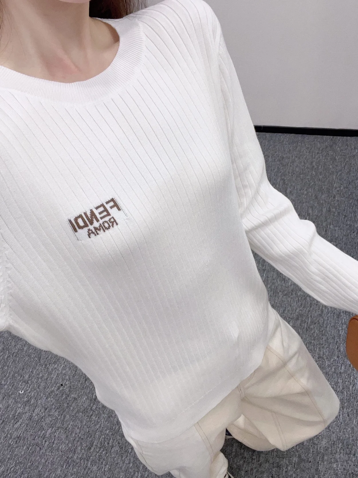 펜디 골지 니트 화이트