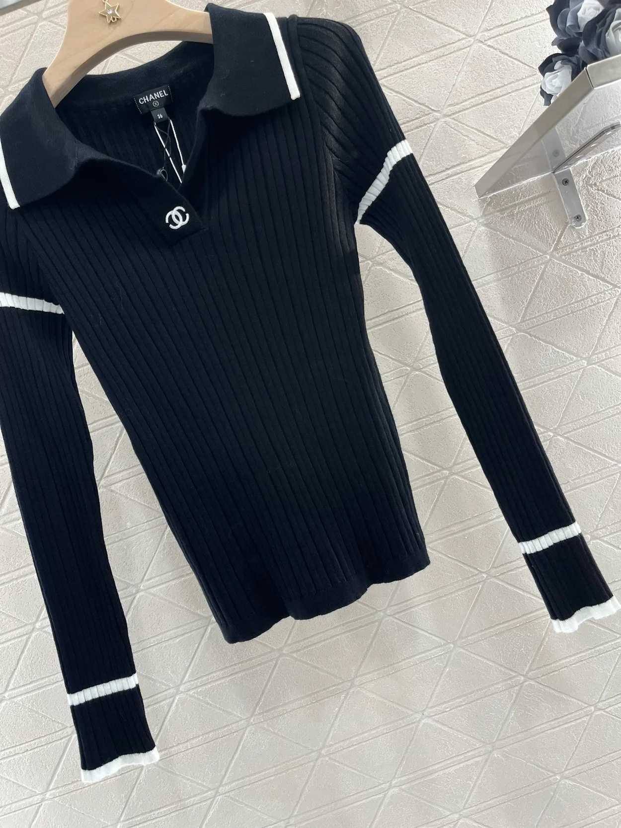 샤넬 브이넥 로고 골지 니트 블랙