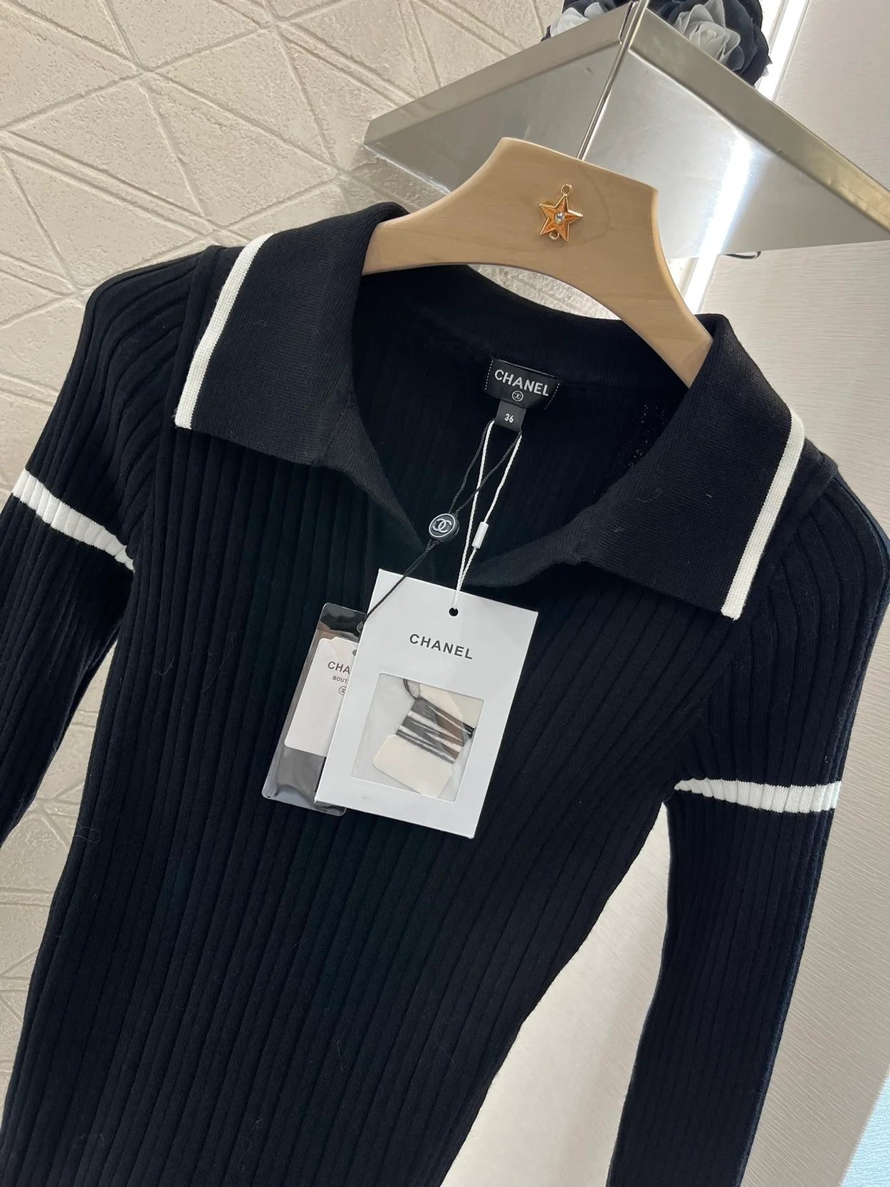 샤넬 브이넥 로고 골지 니트 블랙