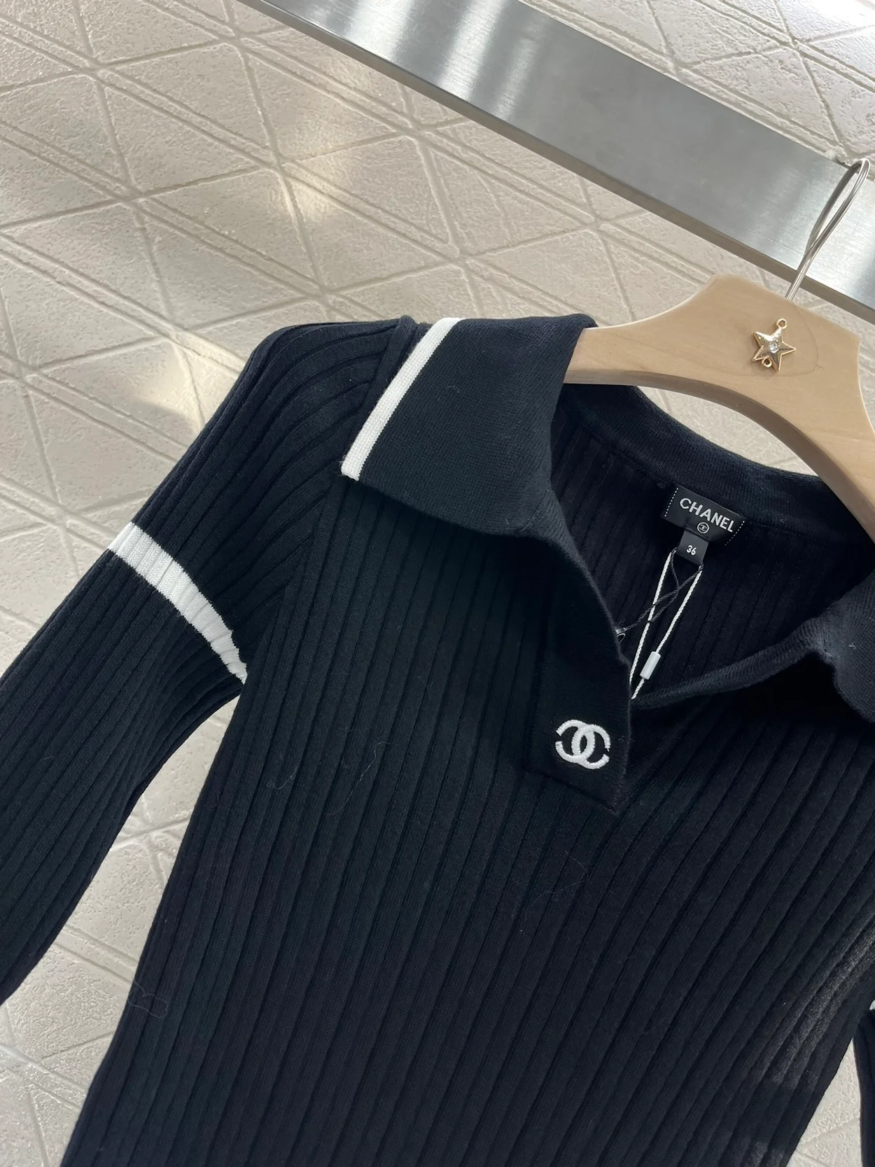 샤넬 브이넥 로고 골지 니트 블랙