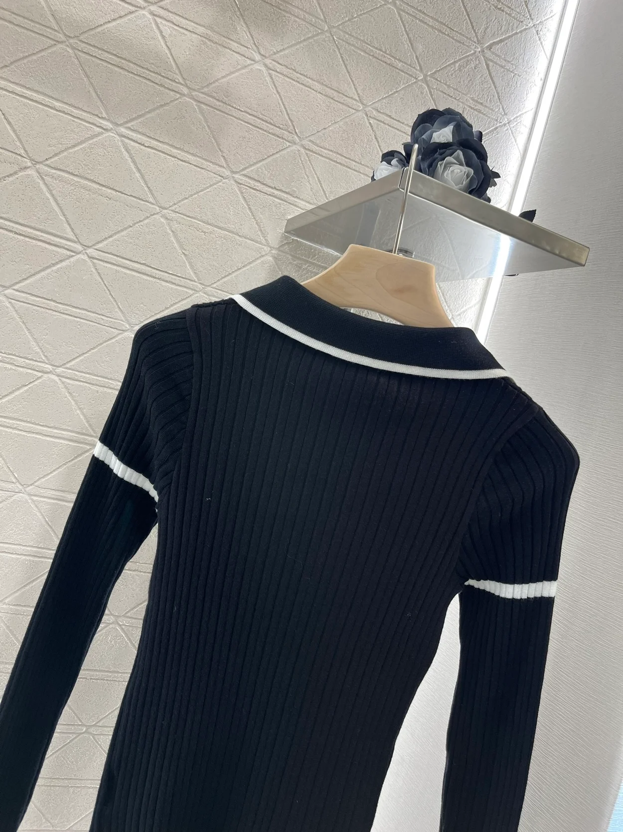 샤넬 브이넥 로고 골지 니트 블랙