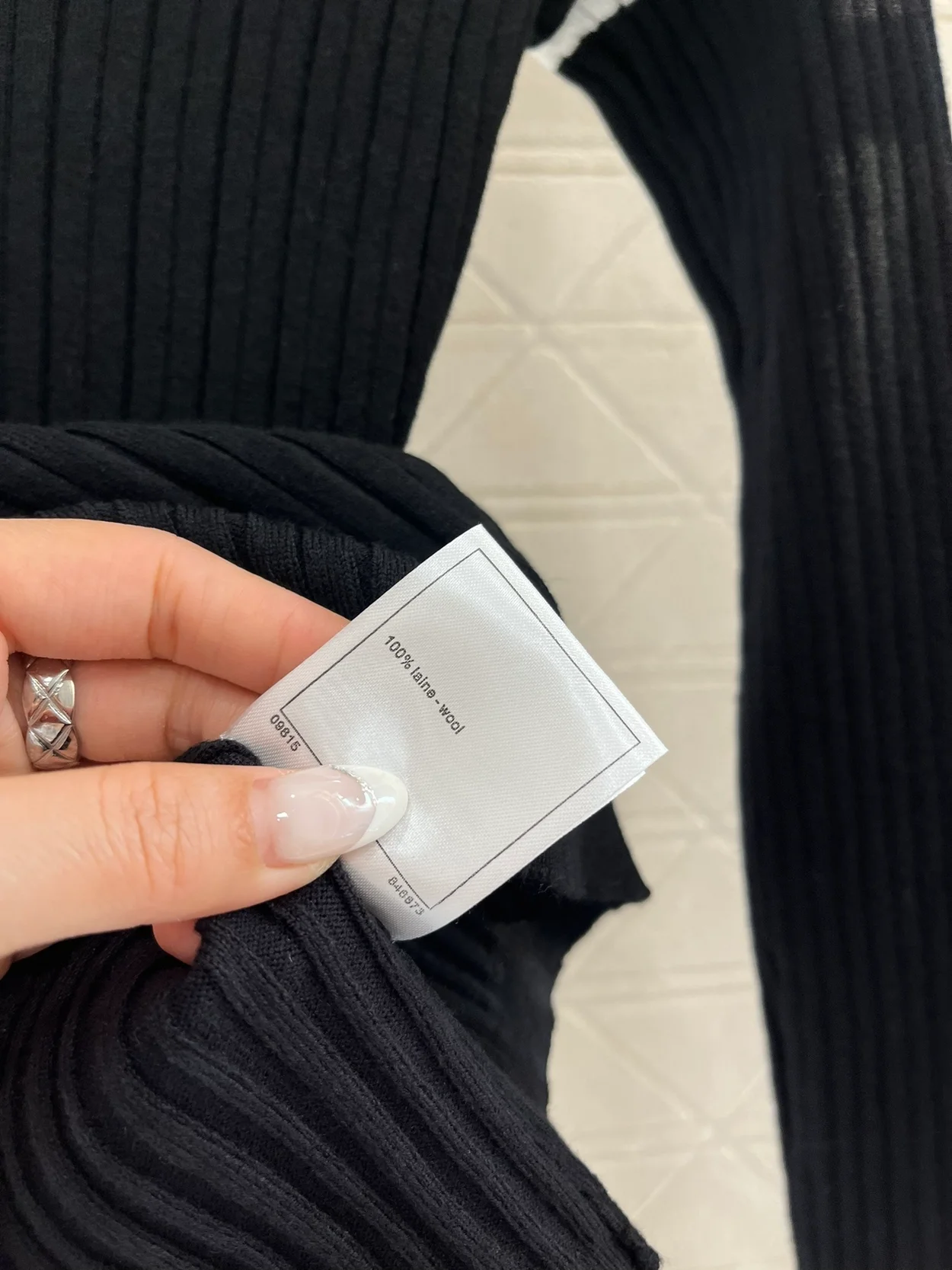 샤넬 브이넥 로고 골지 니트 블랙