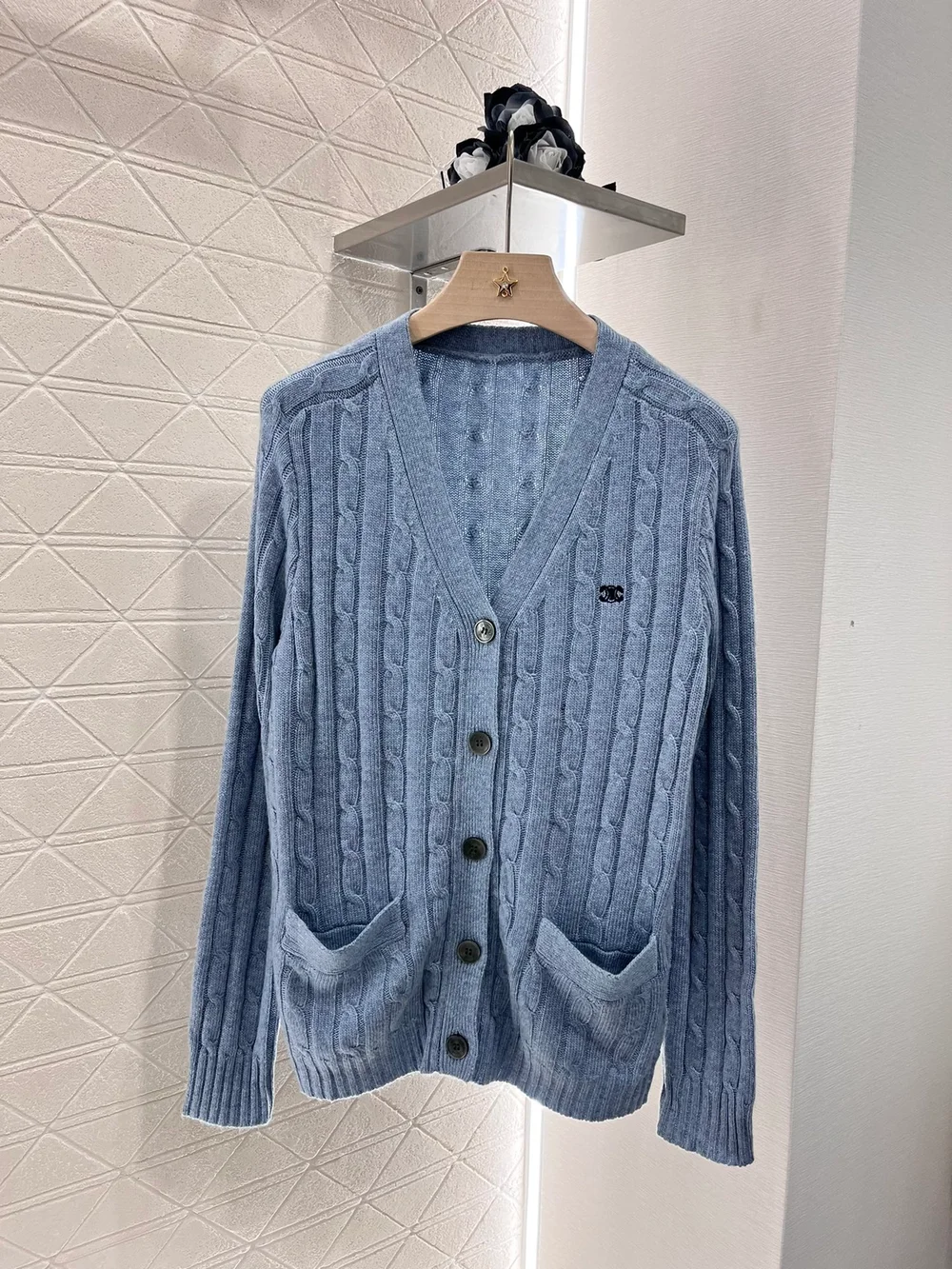 셀린느 캐시미어 케이블 니트 트리옹프 가디건 스카이