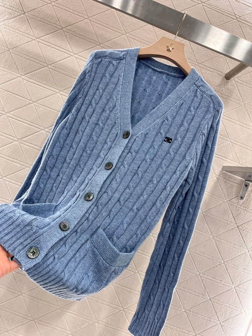 셀린느 캐시미어 케이블 니트 트리옹프 가디건 스카이