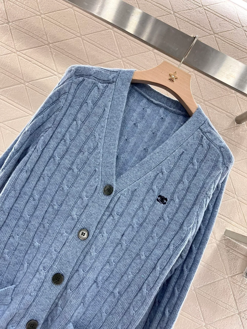 셀린느 캐시미어 케이블 니트 트리옹프 가디건 스카이