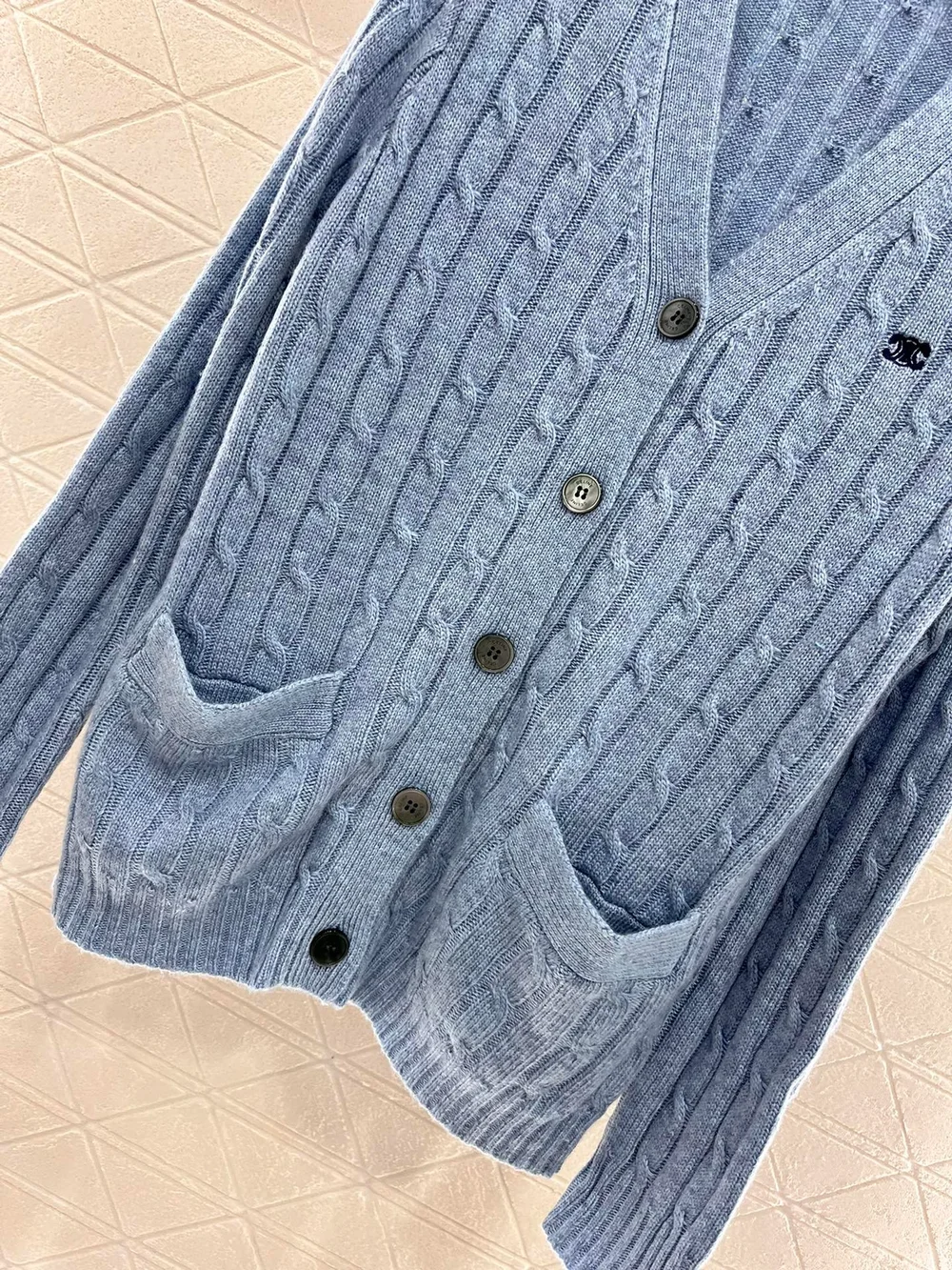 셀린느 캐시미어 케이블 니트 트리옹프 가디건 스카이