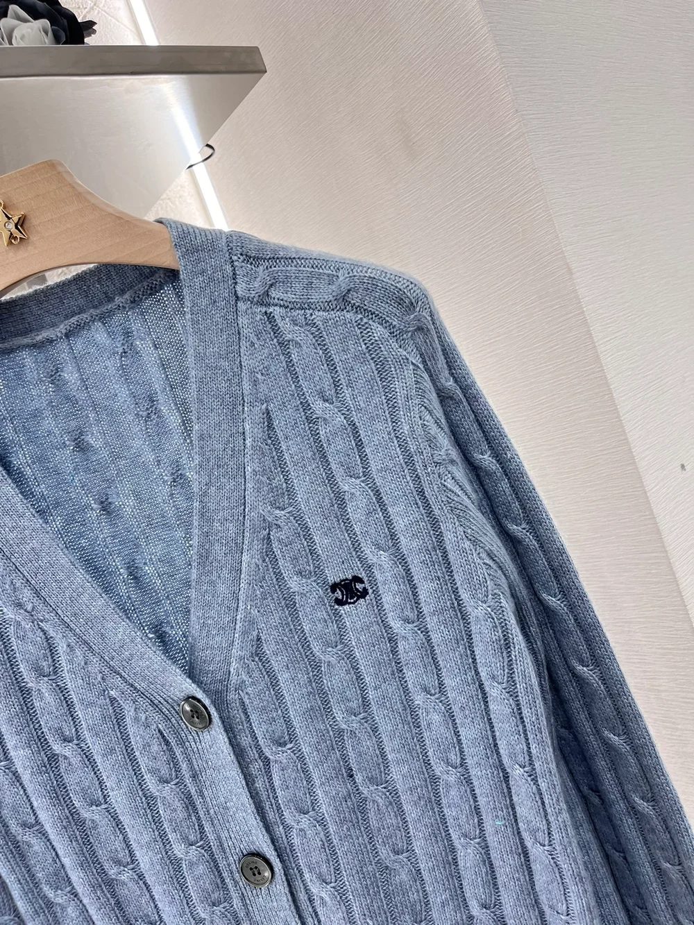 셀린느 캐시미어 케이블 니트 트리옹프 가디건 스카이