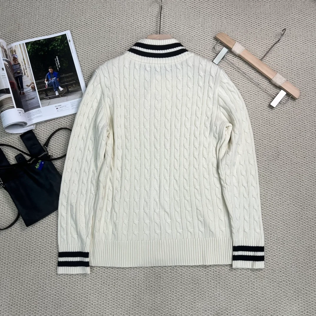 몽클레어 터틀넥 스웨터