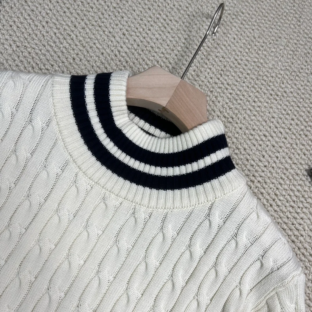 몽클레어 터틀넥 스웨터