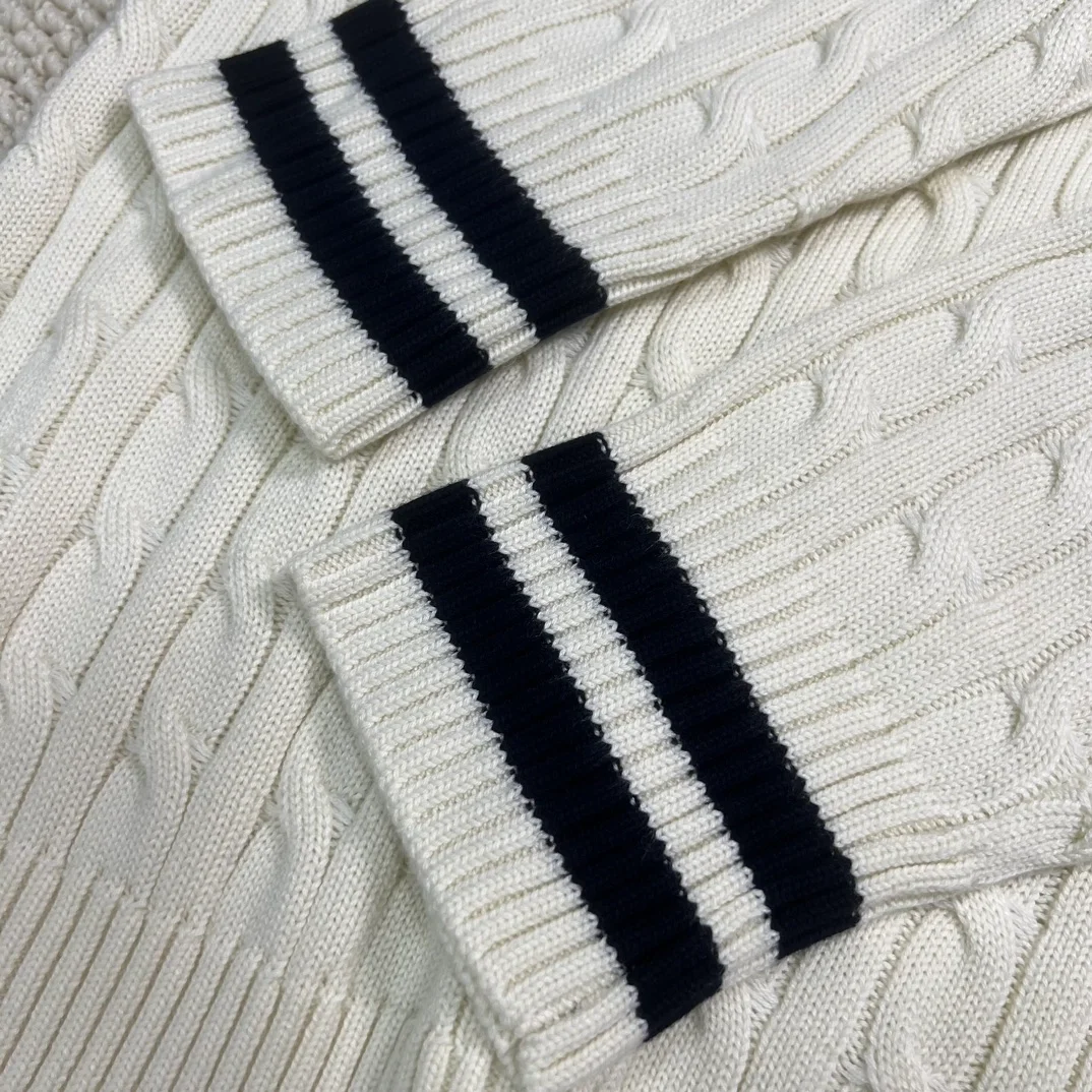 몽클레어 터틀넥 스웨터