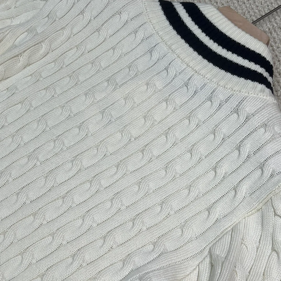 몽클레어 터틀넥 스웨터