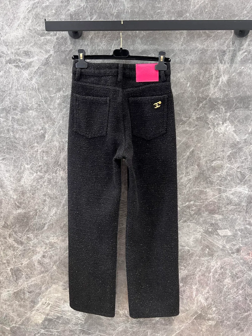 샤넬 핑크 라벨 로고 팬츠 블랙