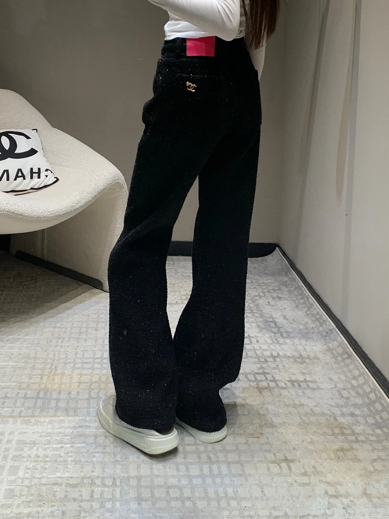 샤넬 핑크 라벨 로고 팬츠 블랙