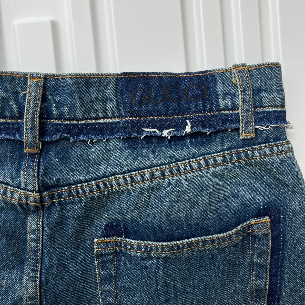 구찌 라벨 디테일 데님 쇼츠