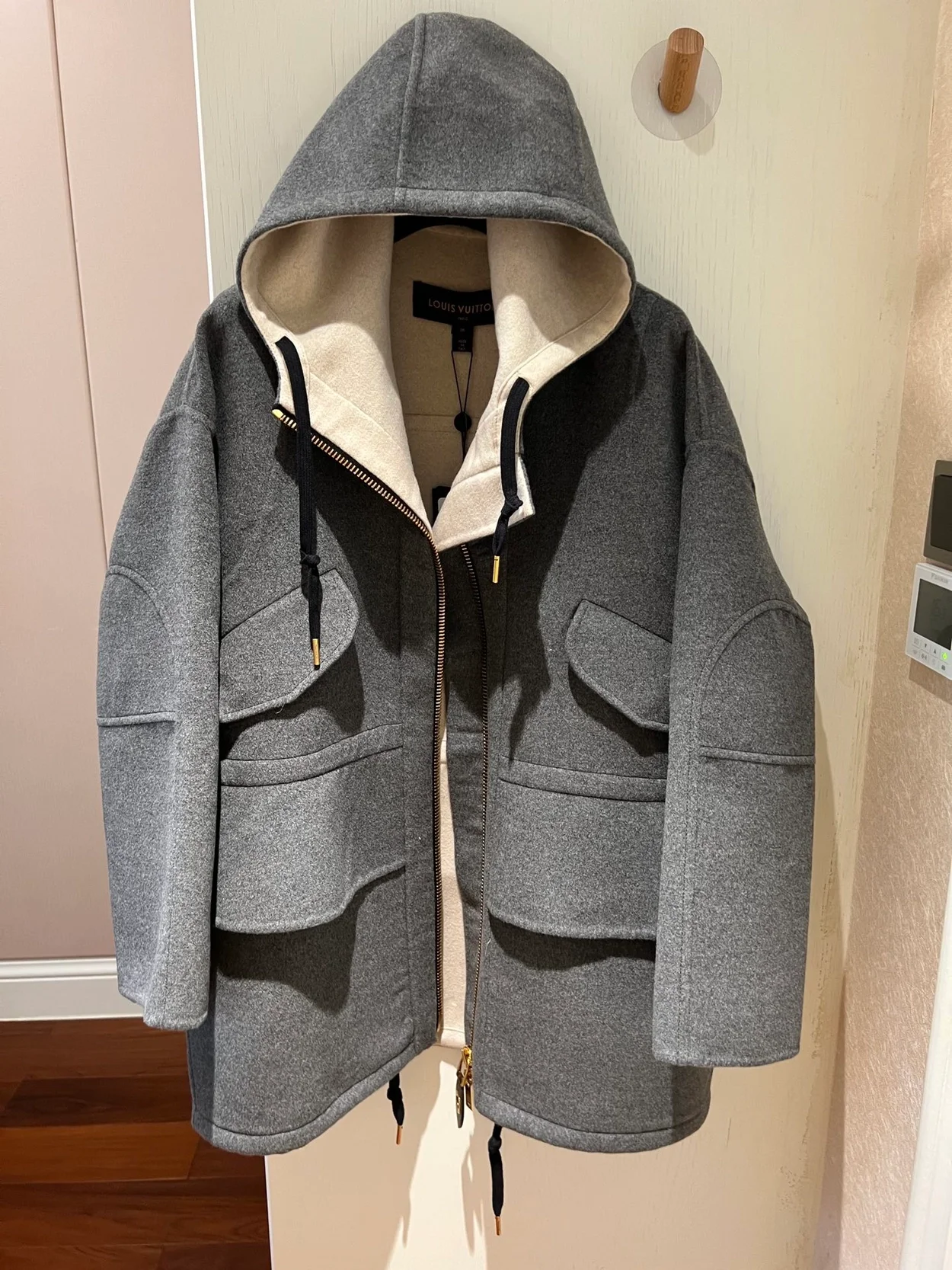 루이비통 더블 페이스 페플럼 자켓 1ABS4H