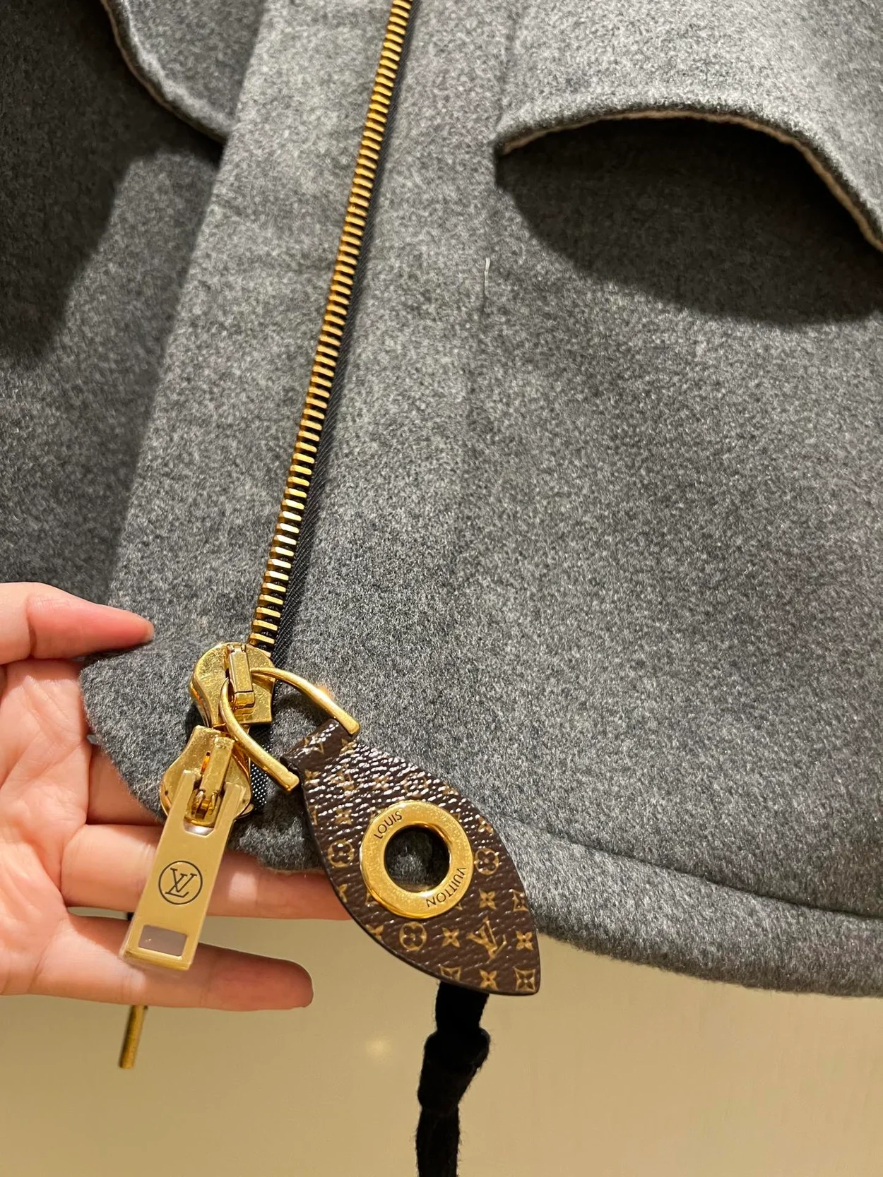 루이비통 더블 페이스 페플럼 자켓 1ABS4H