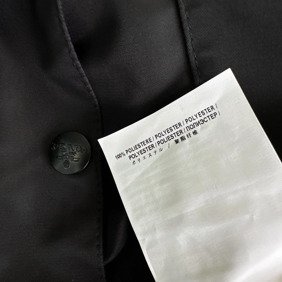 프라다 리제너레이티드 나일론 레인 코트