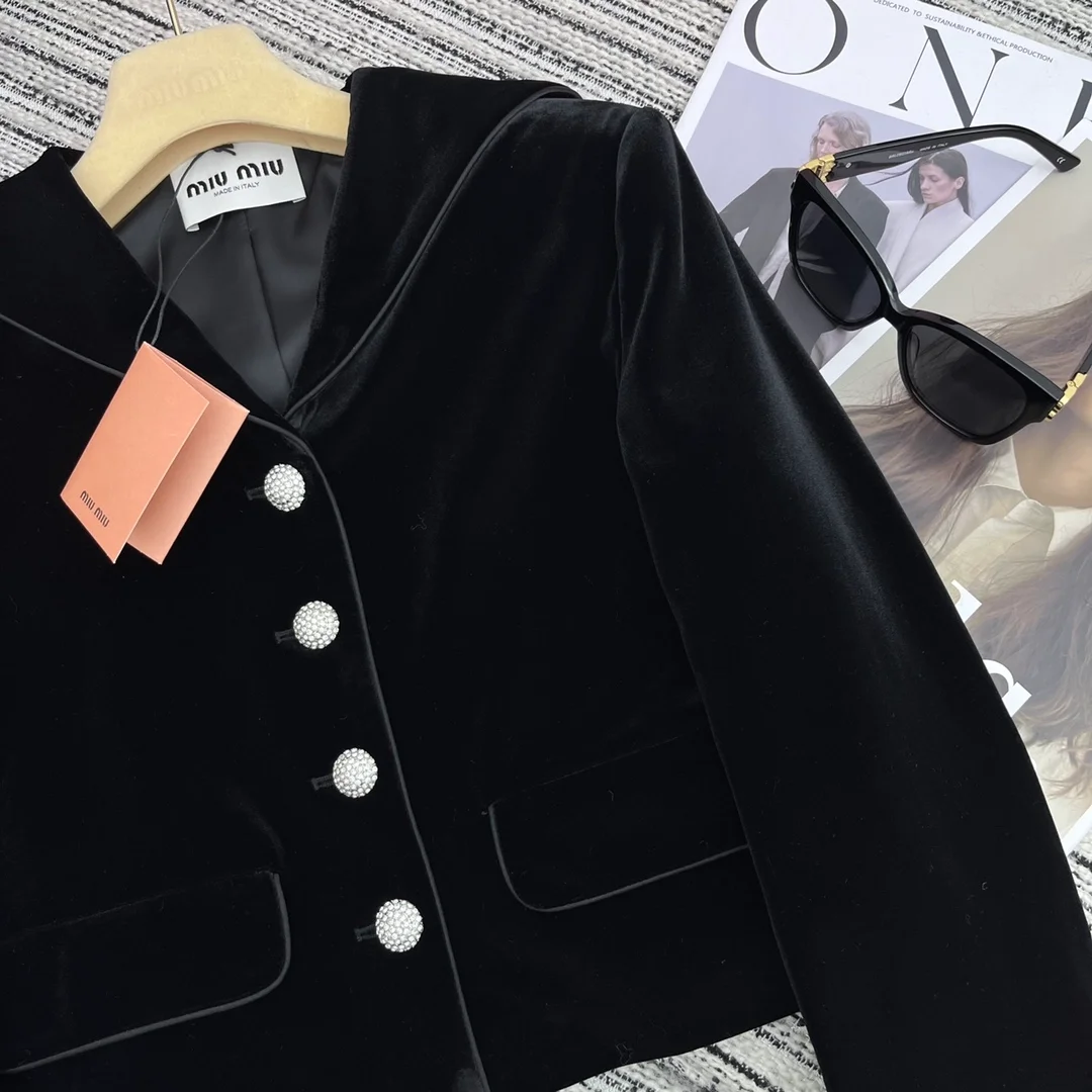 미우미우 싱글브레스트 벨벳 재킷