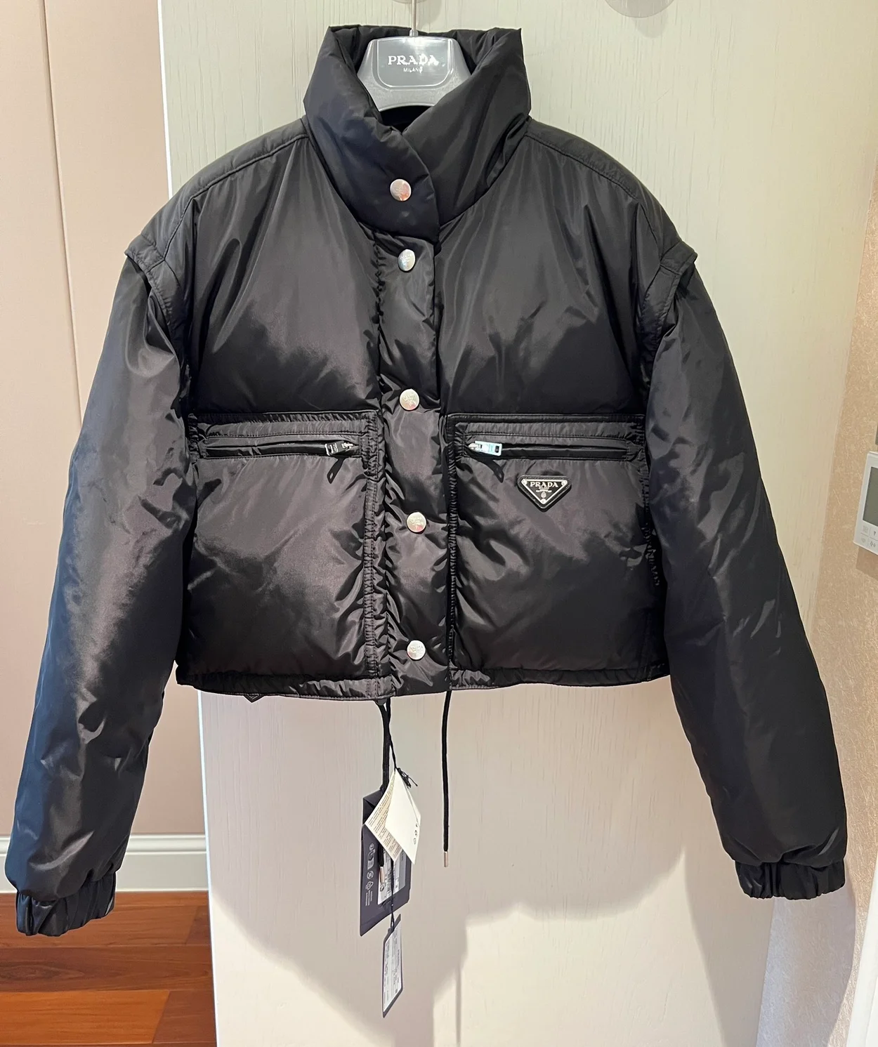 프라다 리나일론 크롭 다운 자켓
