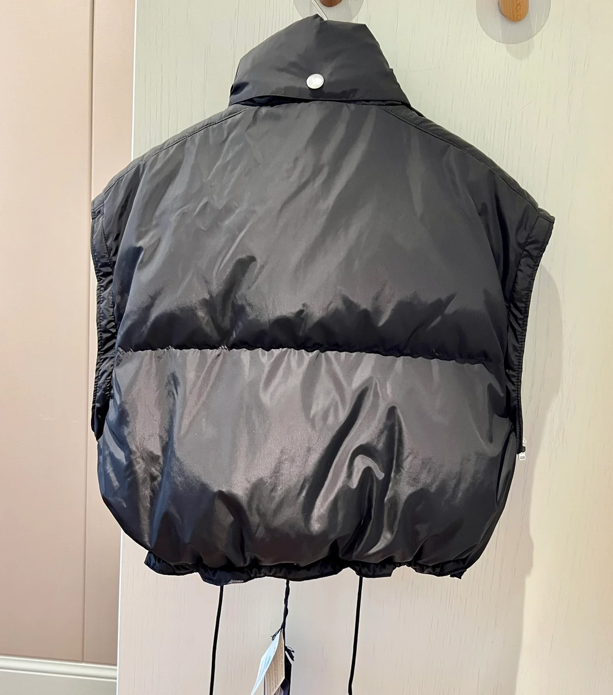 프라다 리나일론 크롭 다운 자켓