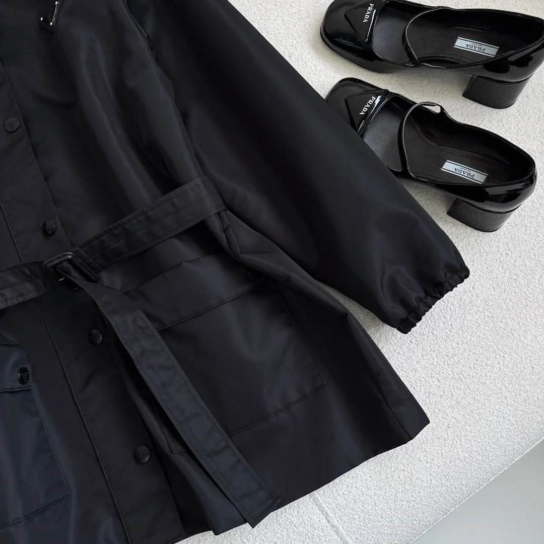 프라다 리제너레이티드 나일론 레인 코트