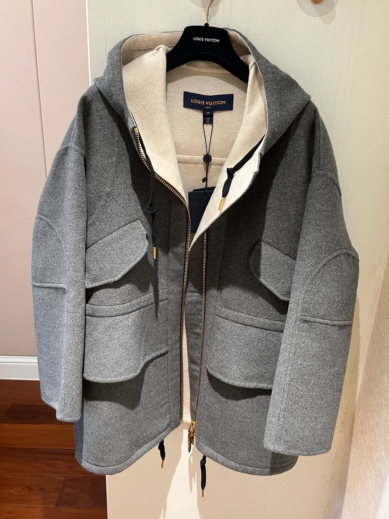 루이비통 더블 페이스 페플럼 자켓 1ABS4H