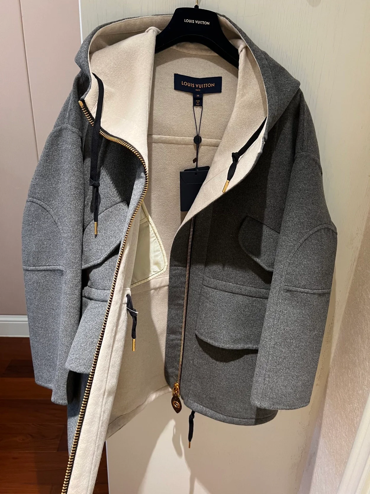 루이비통 더블 페이스 페플럼 자켓 1ABS4H