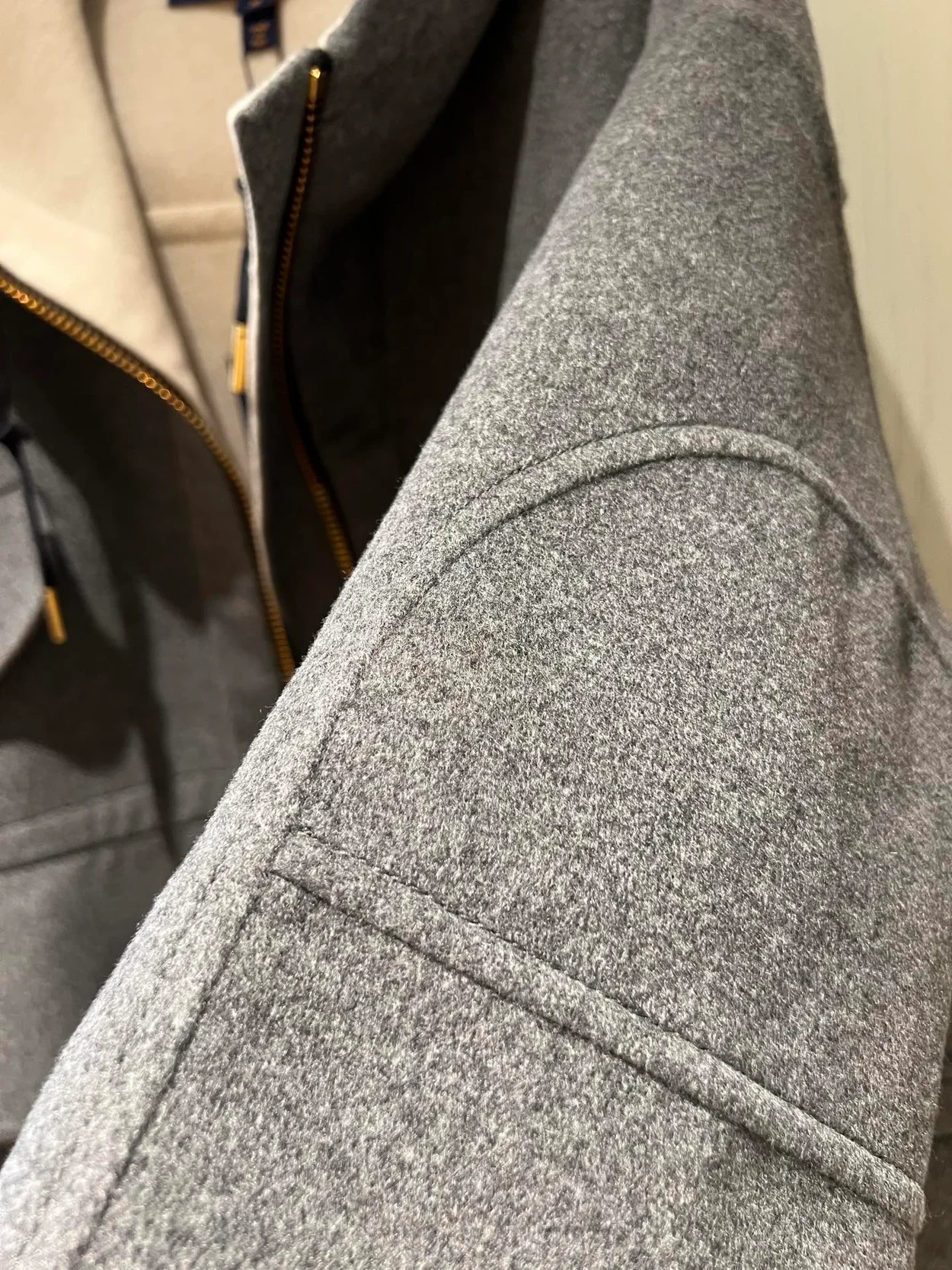 루이비통 더블 페이스 페플럼 자켓 1ABS4H