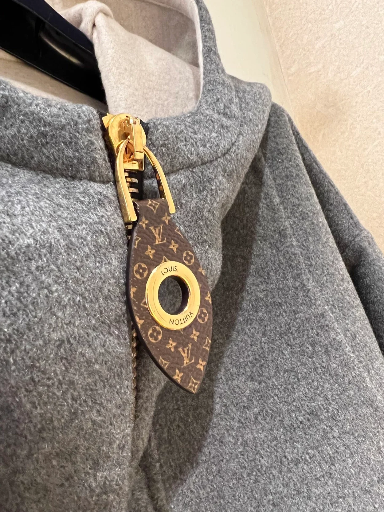 루이비통 더블 페이스 페플럼 자켓 1ABS4H