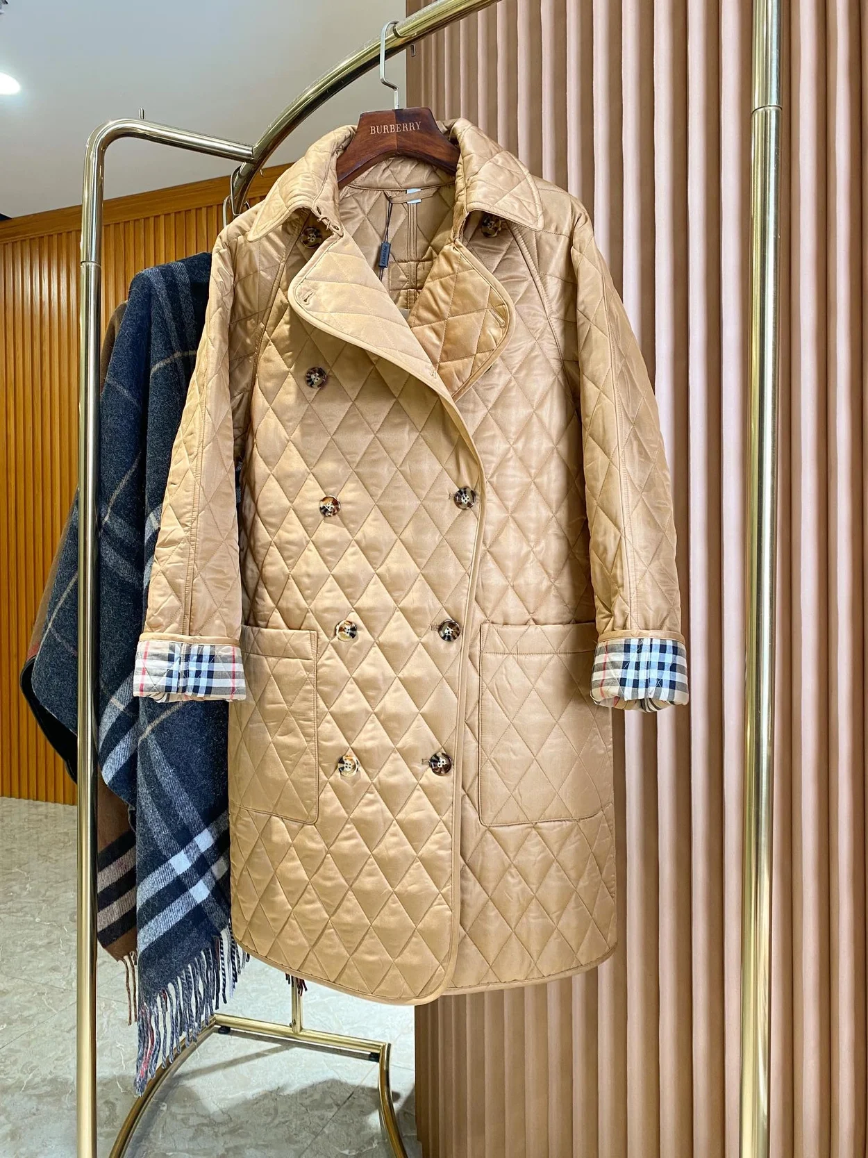 버버리 다이아몬드 퀄팅 코트